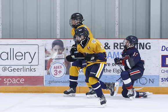 _63A8900_4 25 pm - U15 A - Strathroy Jr Rockets vs Southwest Admirals - JOE PRESS