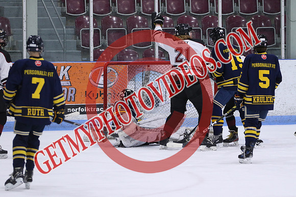 7Z7A7268_9 15 am – U18 PB – New Hamburg Huskies 1 vs Tillsonburg Tornadoes 1 – Memorial