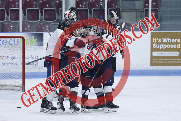 20251031-37411_6 30 pm – U18B – South Huron Sabres vs Strathroy Jr Rockets – Memorial