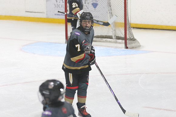 032A1546_11 15 am – U13 B – Norfolk Knights vs Oshawa Generals – IDMA