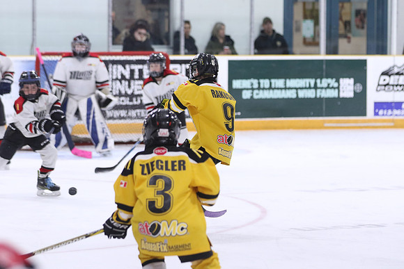 7Z7A1934_1 30 PM - U11 - Stirling Blues LL1 vs Aquafix Basement Waterproofing - Duncan McDonald Pad A
