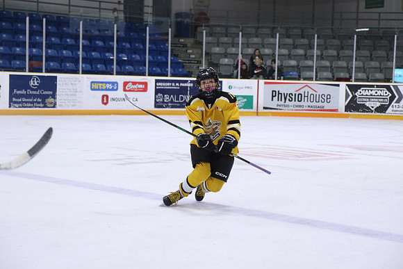 7Z7A2034_1 30 PM - U11 - Stirling Blues LL1 vs Aquafix Basement Waterproofing - Duncan McDonald Pad A