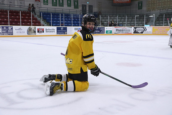 7Z7A2047_1 30 PM - U11 - Stirling Blues LL1 vs Aquafix Basement Waterproofing - Duncan McDonald Pad A