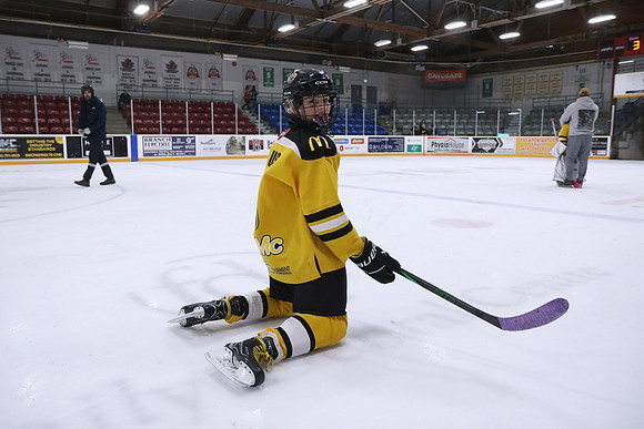 7Z7A2052_1 30 PM - U11 - Stirling Blues LL1 vs Aquafix Basement Waterproofing - Duncan McDonald Pad A