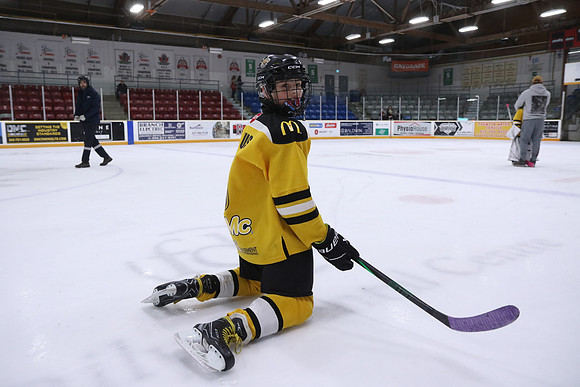 7Z7A2053_1 30 PM - U11 - Stirling Blues LL1 vs Aquafix Basement Waterproofing - Duncan McDonald Pad A