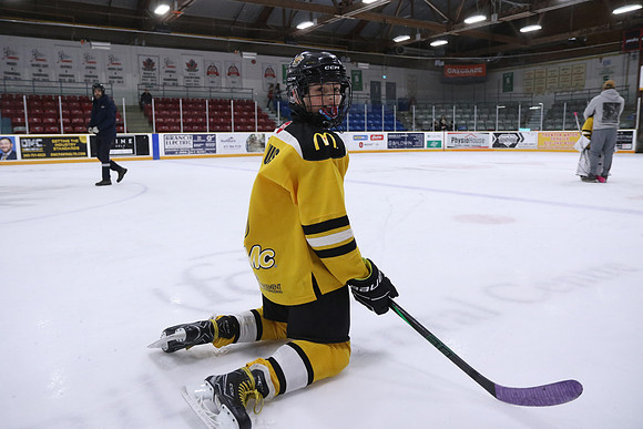 7Z7A2054_1 30 PM - U11 - Stirling Blues LL1 vs Aquafix Basement Waterproofing - Duncan McDonald Pad A
