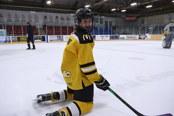 7Z7A2056_1 30 PM - U11 - Stirling Blues LL1 vs Aquafix Basement Waterproofing - Duncan McDonald Pad A