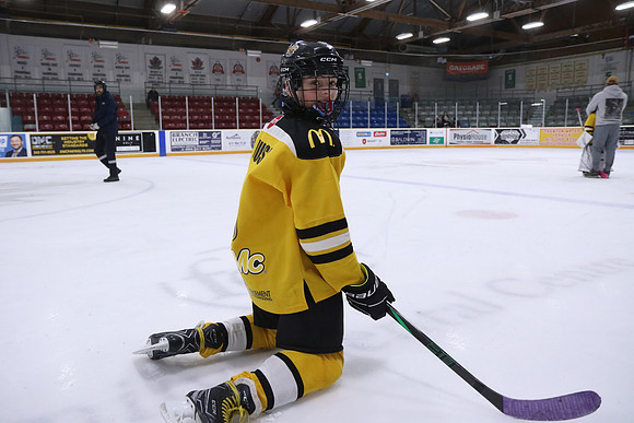 7Z7A2055_1 30 PM - U11 - Stirling Blues LL1 vs Aquafix Basement Waterproofing - Duncan McDonald Pad A