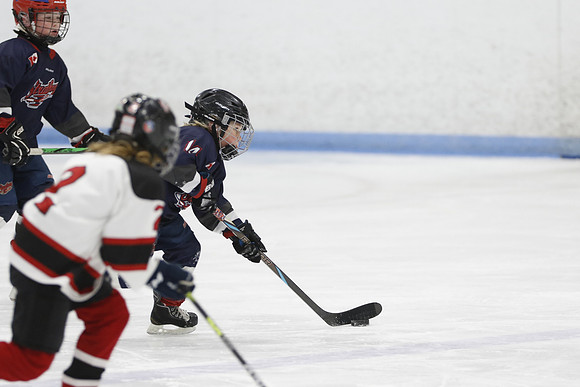 _63A0261_3 15 pm U9MD Strathroy Jr Rockets vs Lambton Shores Predators Memorial