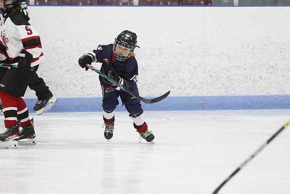 _63A0284_3 15 pm U9MD Strathroy Jr Rockets vs Lambton Shores Predators Memorial