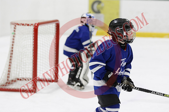 _63A7763_11 00 am - U7D2 - Port Colborne Blue vs Cayuga Stars Green - GREEN A