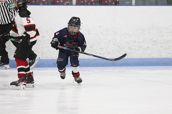 _63A0283_3 15 pm U9MD Strathroy Jr Rockets vs Lambton Shores Predators Memorial
