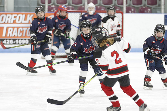 _63A0202_3 15 pm U9MD Strathroy Jr Rockets vs Lambton Shores Predators Memorial