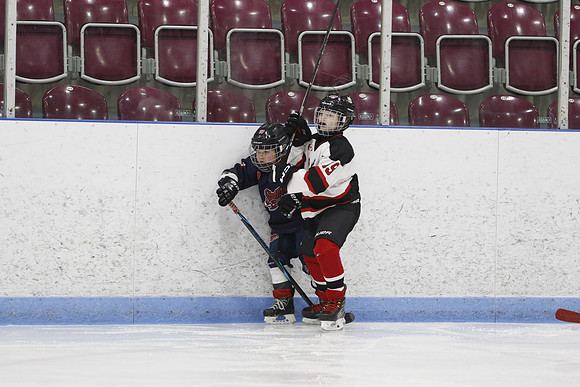 _63A0025_3 15 pm U9MD Strathroy Jr Rockets vs Lambton Shores Predators Memorial
