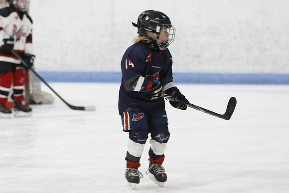 _63A0134_3 15 pm U9MD Strathroy Jr Rockets vs Lambton Shores Predators Memorial