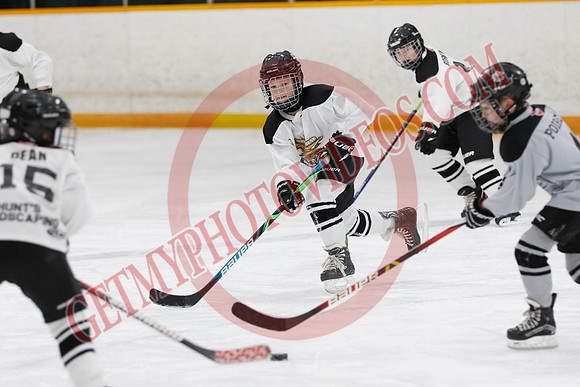 _63A3104_9 00 am - U9 - Quinte West Hunts Lanscaping vs Quinte West Sportsfield Co-op - Pad B
