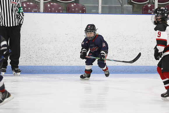 _63A0277_3 15 pm U9MD Strathroy Jr Rockets vs Lambton Shores Predators Memorial