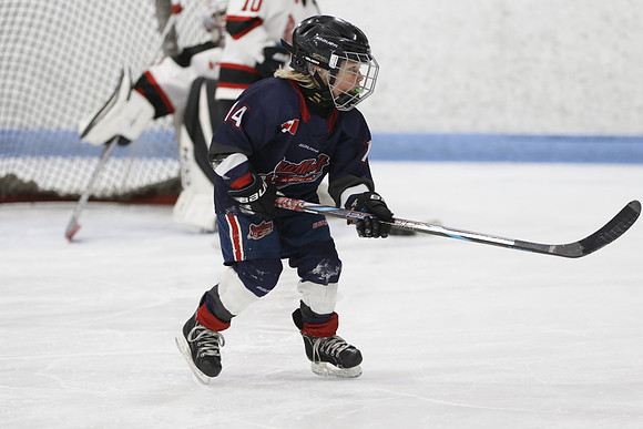 _63A0129_3 15 pm U9MD Strathroy Jr Rockets vs Lambton Shores Predators Memorial